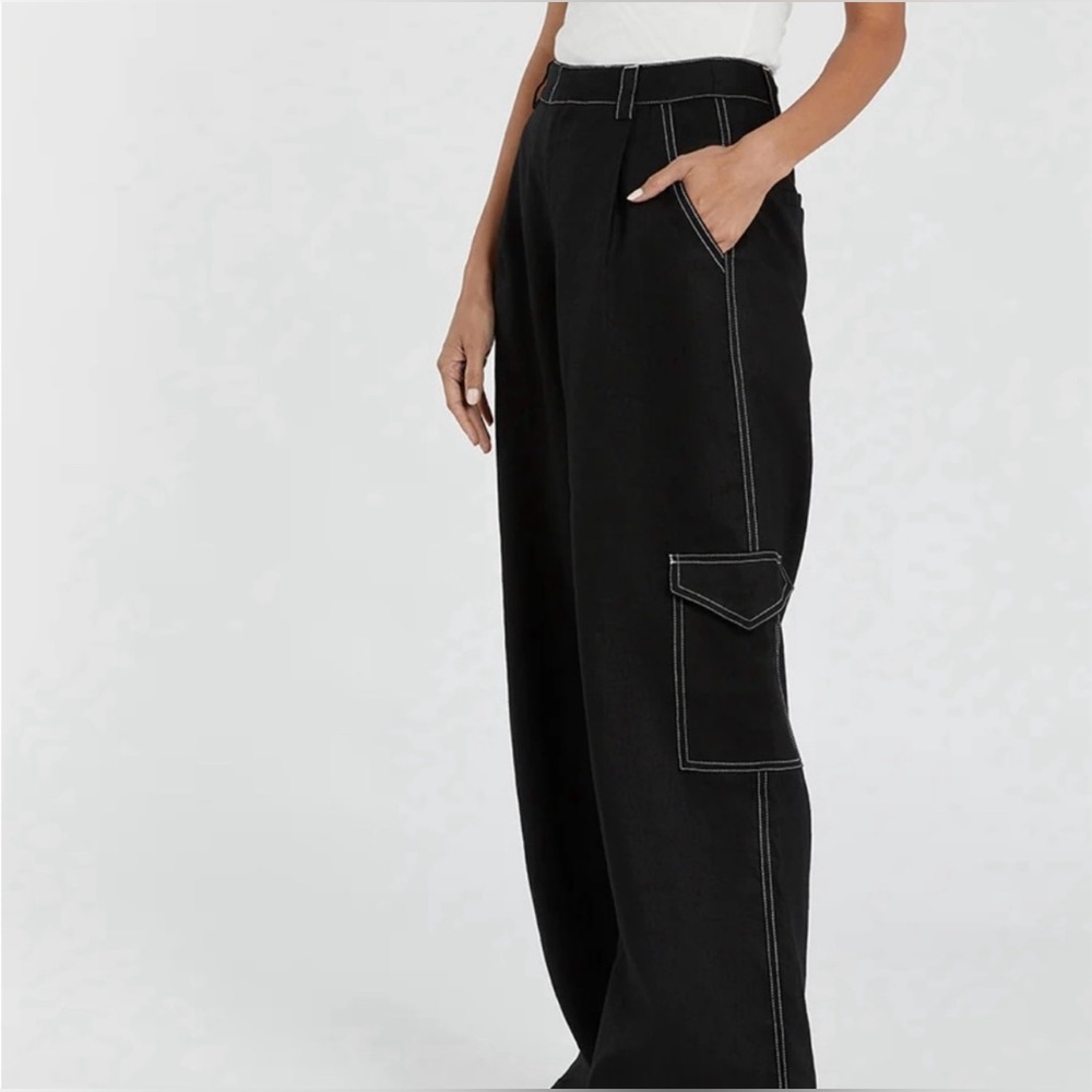 DISSH Dark black Trousers sz 4
Will dry clean before shipping.